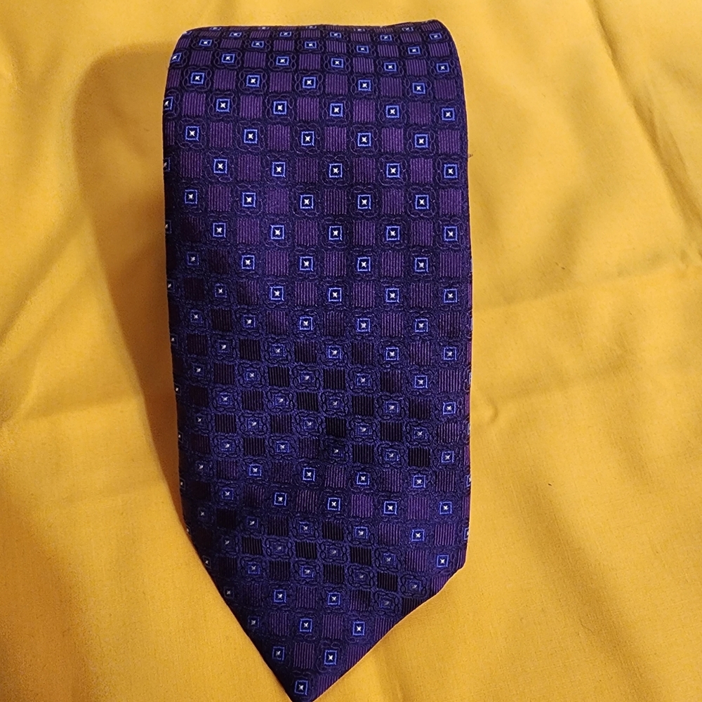 Vintage Kirkland Tie.  100% silk.  Purple with blue, 60x3.5 in